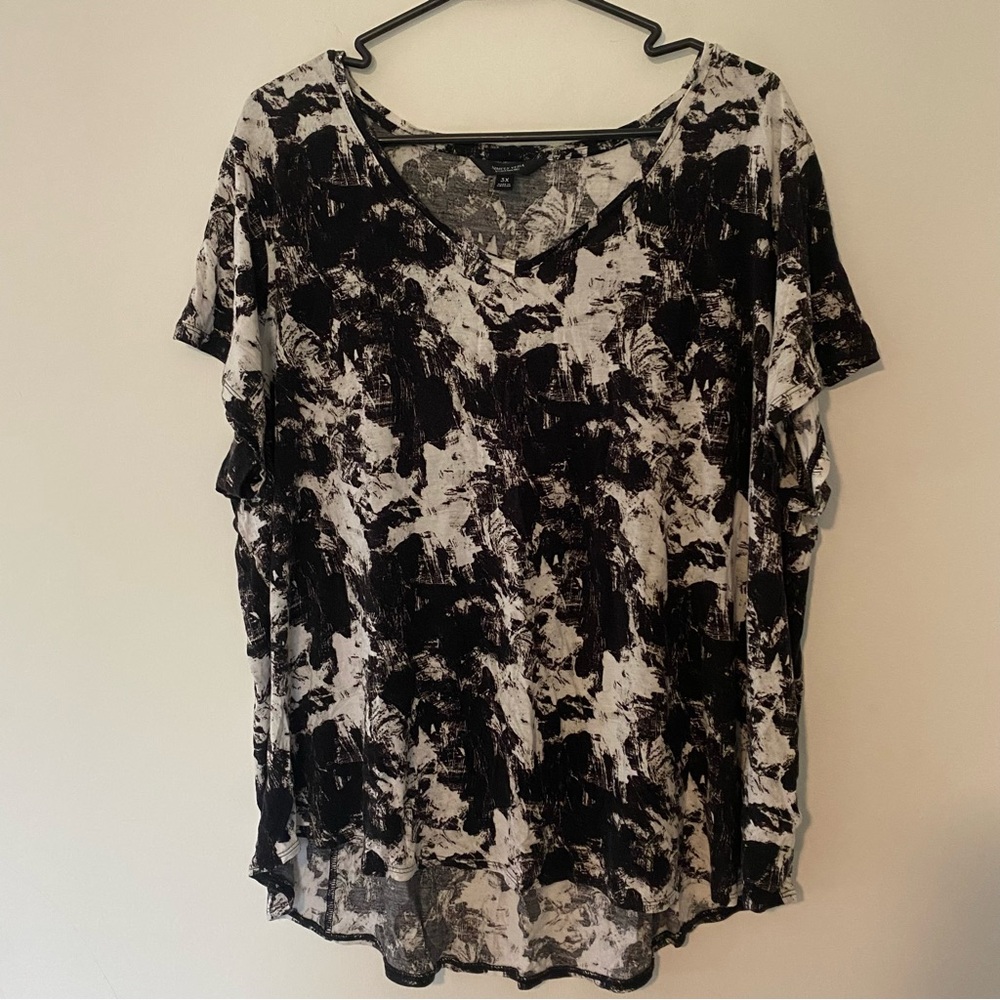 Women's Black and White Abstract Top